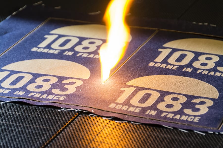 1083